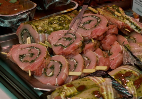 Ambachtelijke delicatessen van Keurslagerij Reas, waaronder gevulde kipfilet, rollades en luxe maaltijdspecialiteiten, vers bereid met eerlijke ingrediënten en snel klaar te maken.